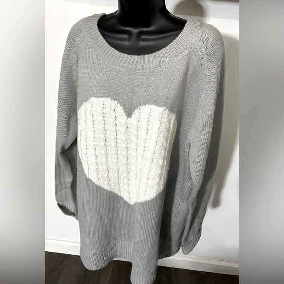 New Soft & Cozy Long Loose Light Gray & White Heart Sweater Size XL NWOT - Picture 3 of 11